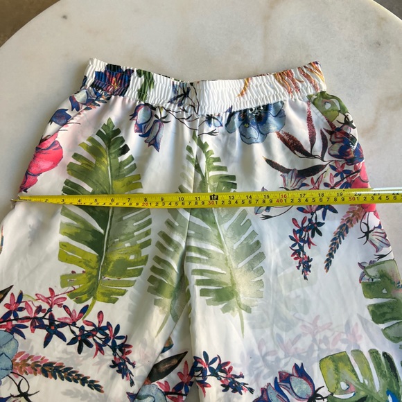 Rachel Roy Tropical Lightweight Floral Printed Flowy White Wide Leg Capri Pants - Picture 6 of 7